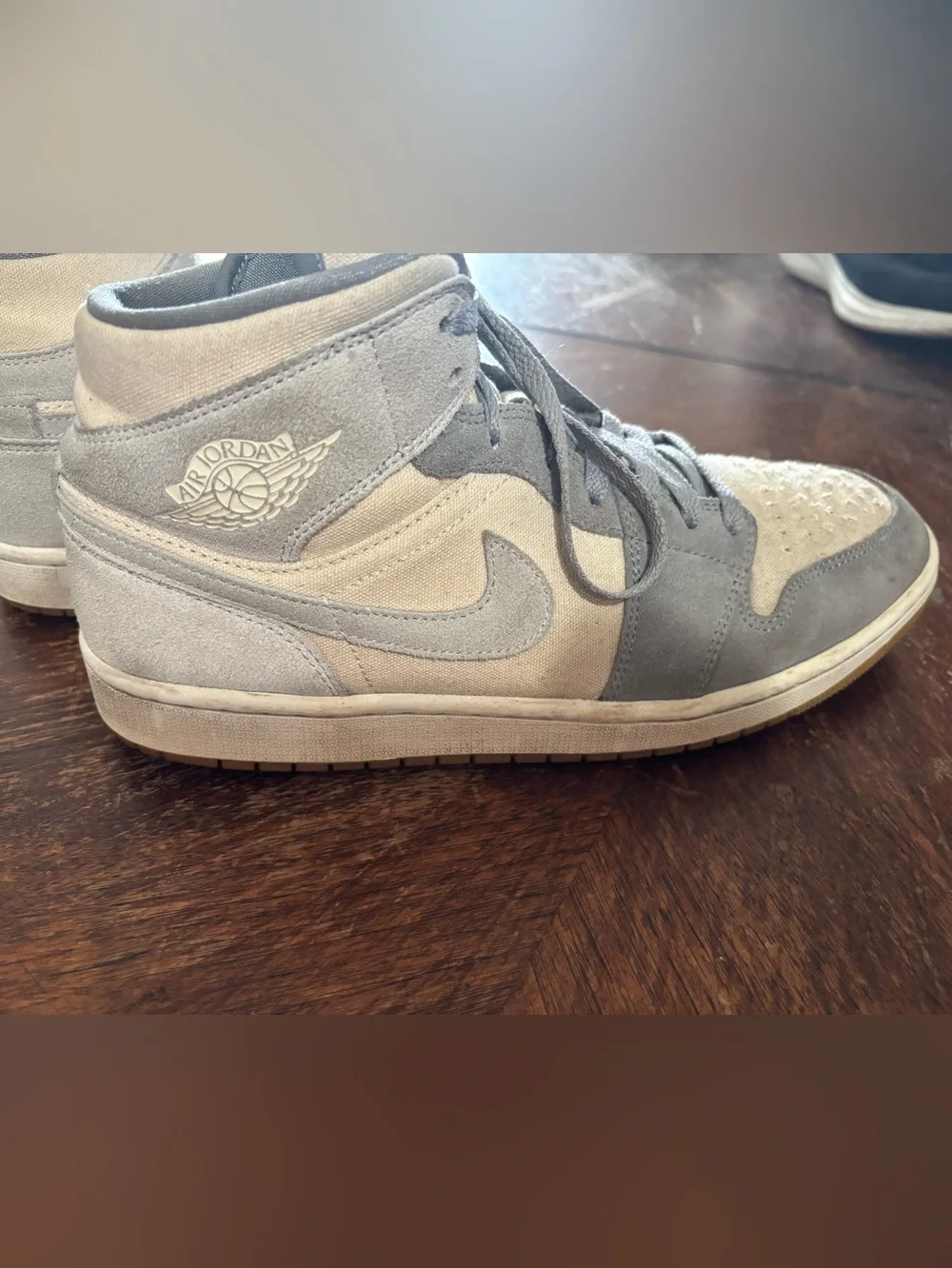 Jordan 1 mid SE High-Top Sneakers in Gray and Cream